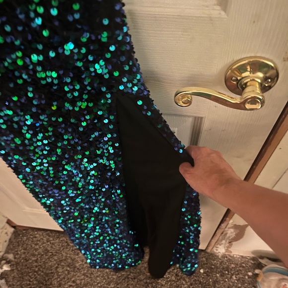 Lulu's Keep it Regal sequin long prom gown NWT size medium - Picture 3 of 7